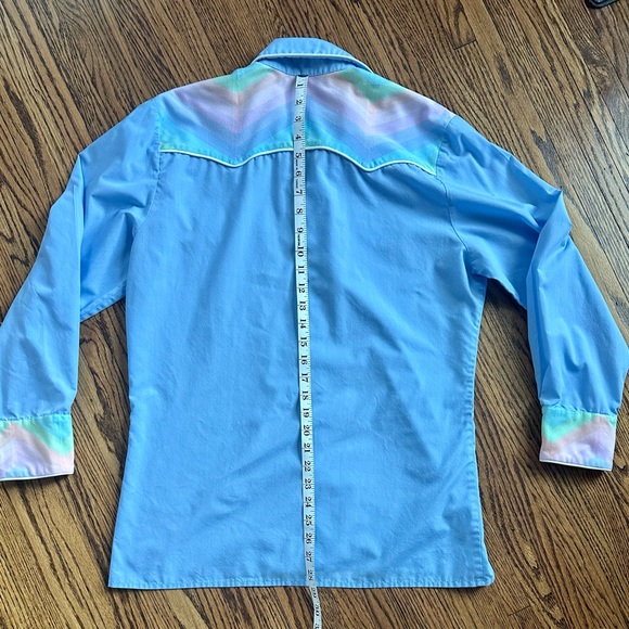 Vintage Western Shirt with Pastel Accents - Picture 3 of 4